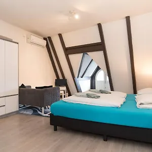 Redlight District Smokers Friendly Private Apartment