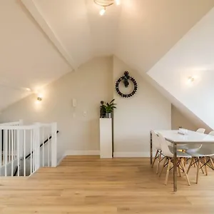 Beautiful Penthouse Near Rai And Centre Apartment